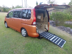 2006 Nissan Serena with Rear Wheelchair Entry