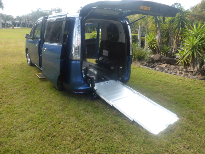 2016 Nissan Serena with Rear Wheelchair Entry