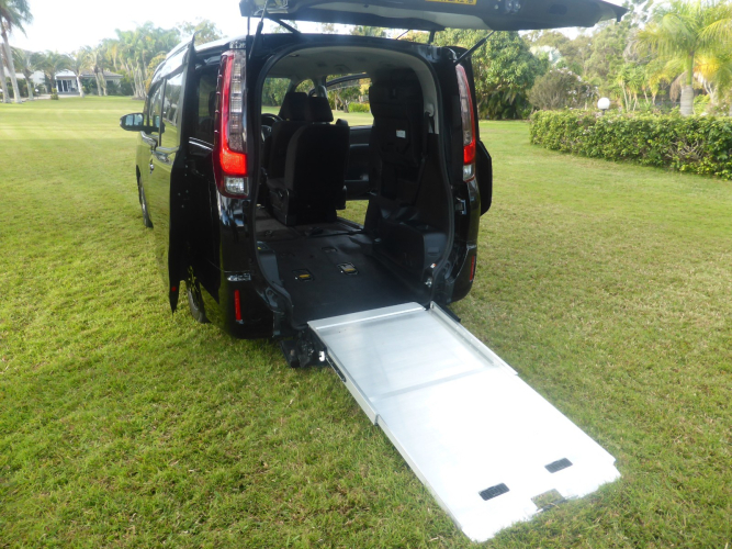 2014 Toyota Noah Rear Wheelchair Entry