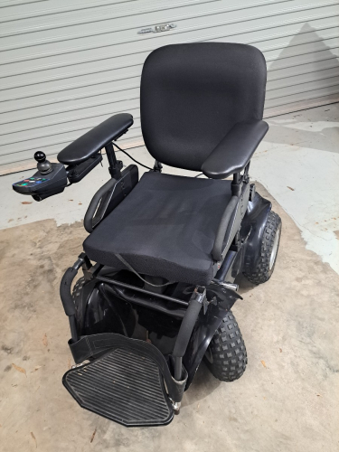 All terrain 4x4 powered wheelchair