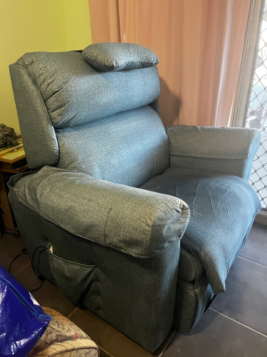 Tilt and Lift Bariatric Recliner Chair