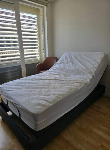 Near-new Fully Adjustable King Single Bed