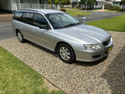 2006 VZ Commodore Wagon with Passenger Hoist