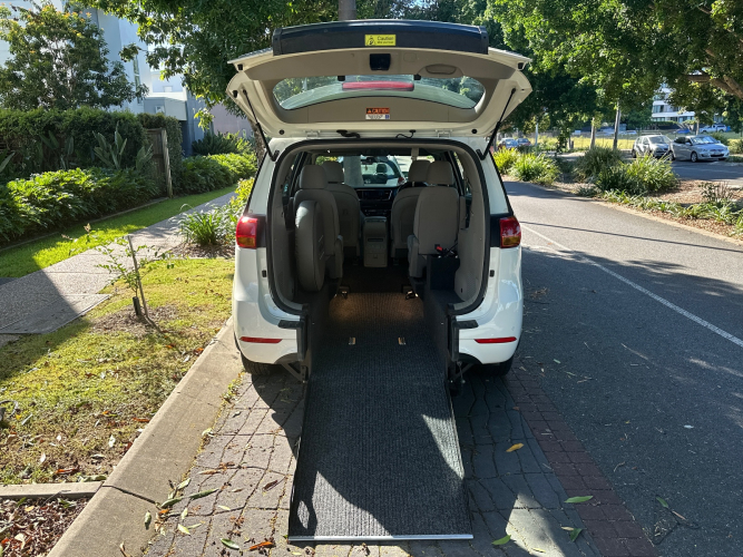 2017 Kia Carnival Second-Row Conversion