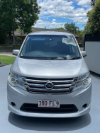 Nissan Serena 2014