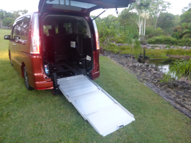 2014 Nissan Serena Hybrid Rear Wheelchair Ent.