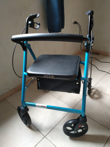 Hero Seat Walker with Basket