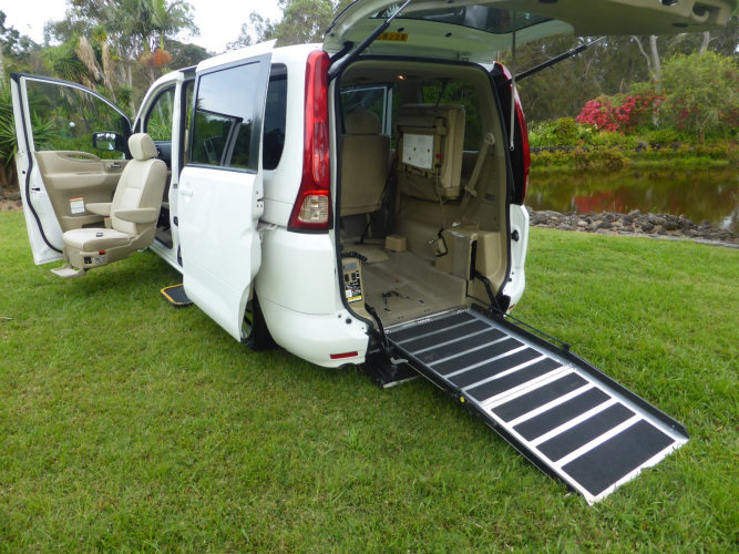 2009 Nissan Serena Front Turnout Seat & Ramp