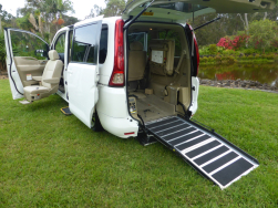 2009 Nissan Serena Front Turnout Seat & Ramp