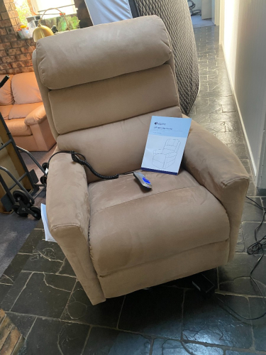 Aspire Signature 2 Lift Recliner Chair Medium