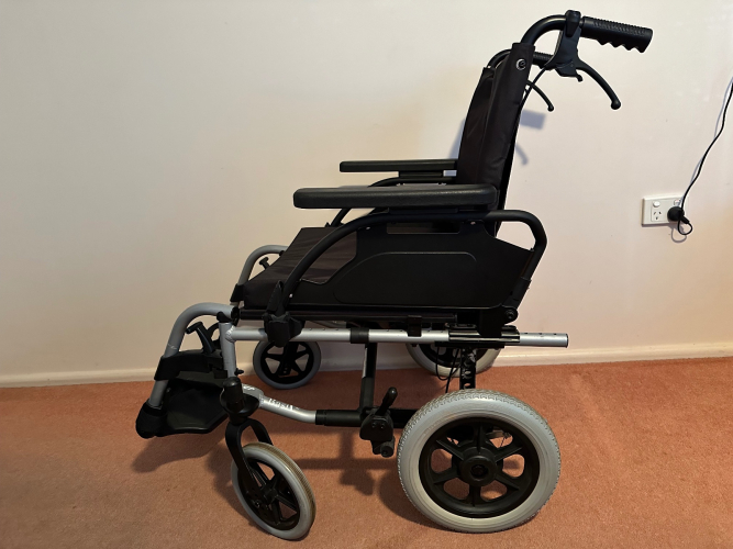 Breezy Wheelchair (Black, Wide Seat)