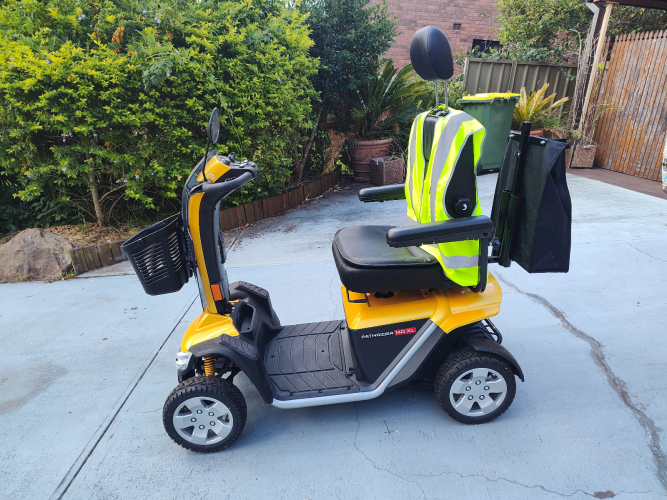 Pathrider 140XL Electric Scooter with Charger