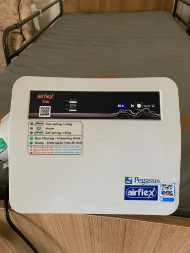 6343_a_close_up_image_of_the_pump_controls_for_the_airflex_mattress