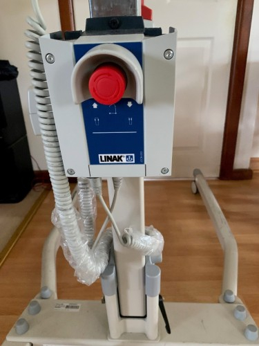 6344_a_close_up_image_of_the_controls_for_the_aidacare_aspire_folding_lifter