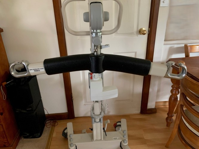 6344_a_close_up_of_the_aidacare_aspire_folding_lifter