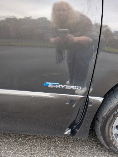 6462_nissan_serena_hybrid_logo_image