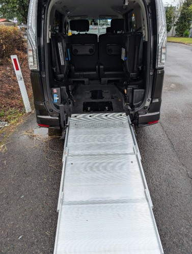 6462_ramp_extended_image_nissan_serena_hybrid