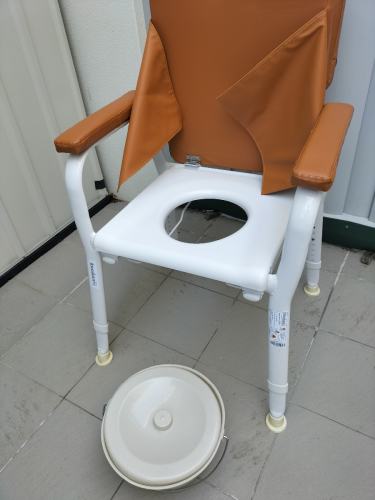 Commode Chair