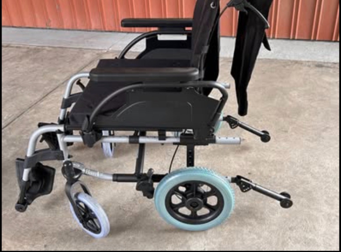 8009_wheel_chair_breezy_basix_side