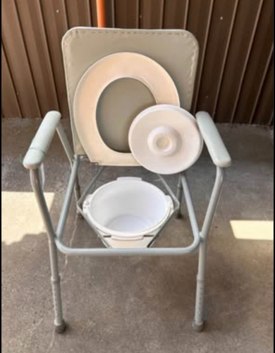8017_commode_chair_bedside_with_pan_and_lid