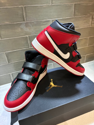 Air Jordan 1 Mid Black/White Shoes