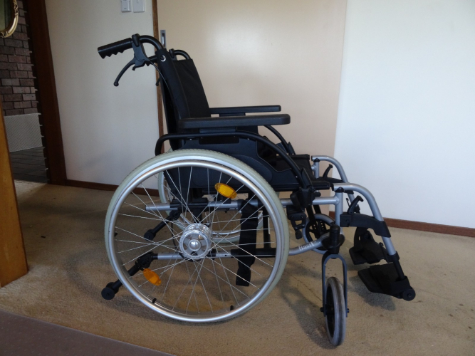 Breezy BASIX2 Self-Propelled Wheelchair