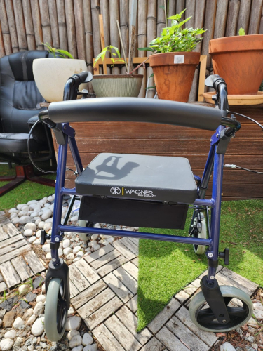 Foldable Mobility Walker - Seat & Handbrakes