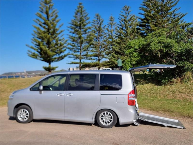 2011 Toyota Noah Welcab