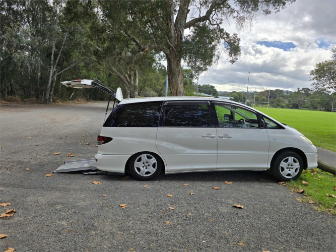 2004 Toyota Estima Welcab
