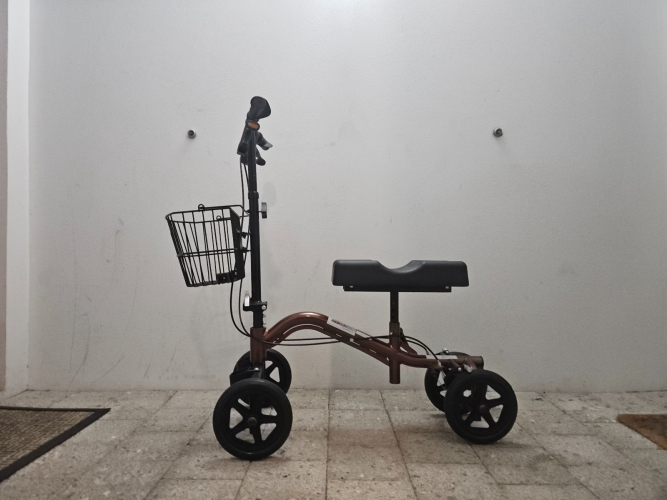 Redgum Deluxe Knee Walker