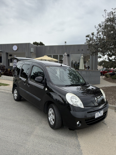 2013 Renault Wheelchair Vehicle-AUTO-Low KMs