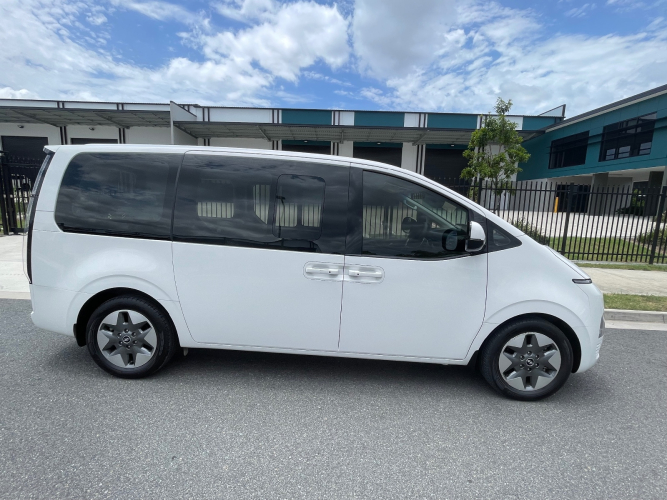 2023 Hyundai Staria Elite AWD with Turny Seat
