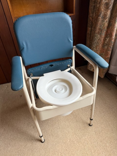 8964_commode_chair_2