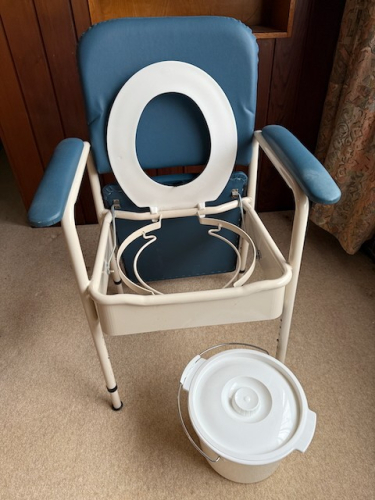 8964_commode_chair_3