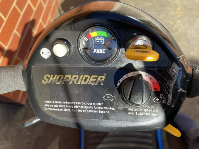 9024_shop_rider_scooter_panel_with_full_charge