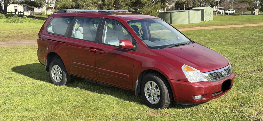 Kia Carnival 2012