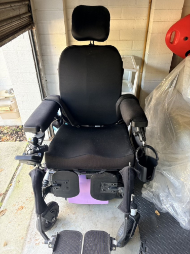 TA iQ Power Wheelchair