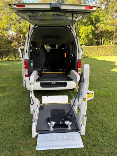 9194_toyota-hiace-qstraints-lift