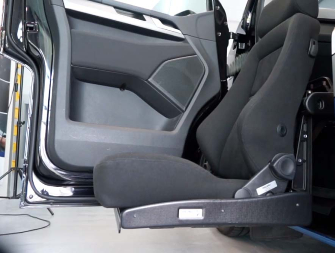 9341_black_vw_transporter_-_lowering_turning_swivel_seat_landscape_3