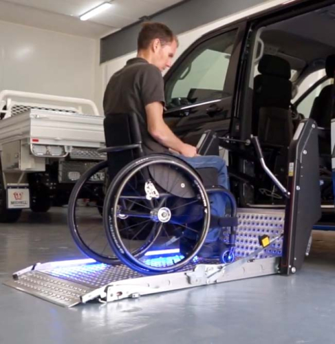 9341_black_vw_transporter_-_platform_lift_up_2