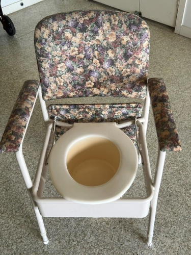 9447_commode_2
