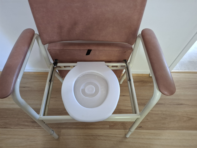 9503_commode_delux_1