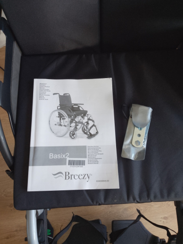 9685_breezy_with_manual_and_tools