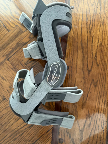 9832_brace1